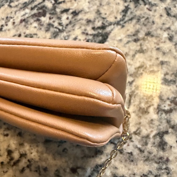 Louis Vuitton Coussin Pochette Leather Bag in Camel with Chunky Chain - Picture 8 of 9